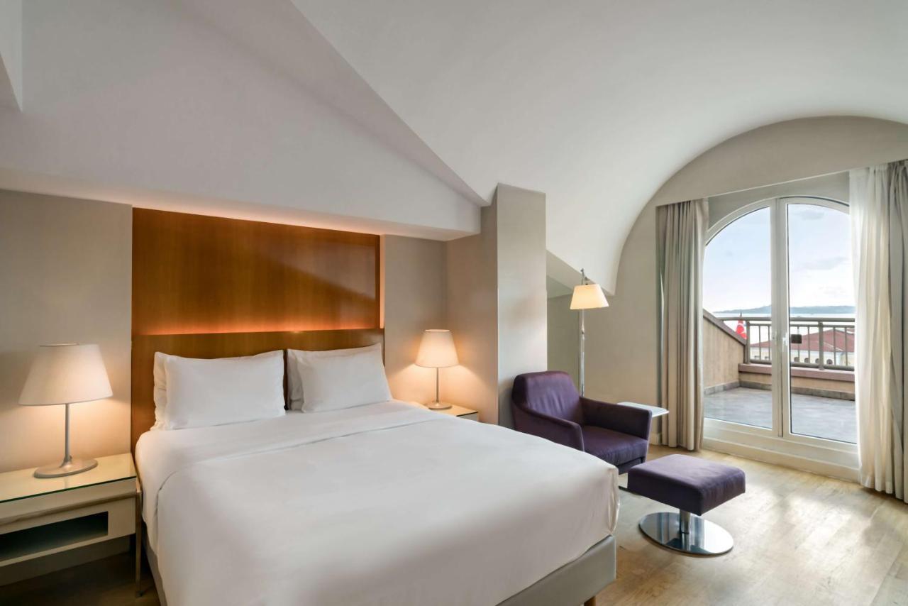 Radisson Blu Bosphorus Hotel Istambul Exterior foto A room at the hotel