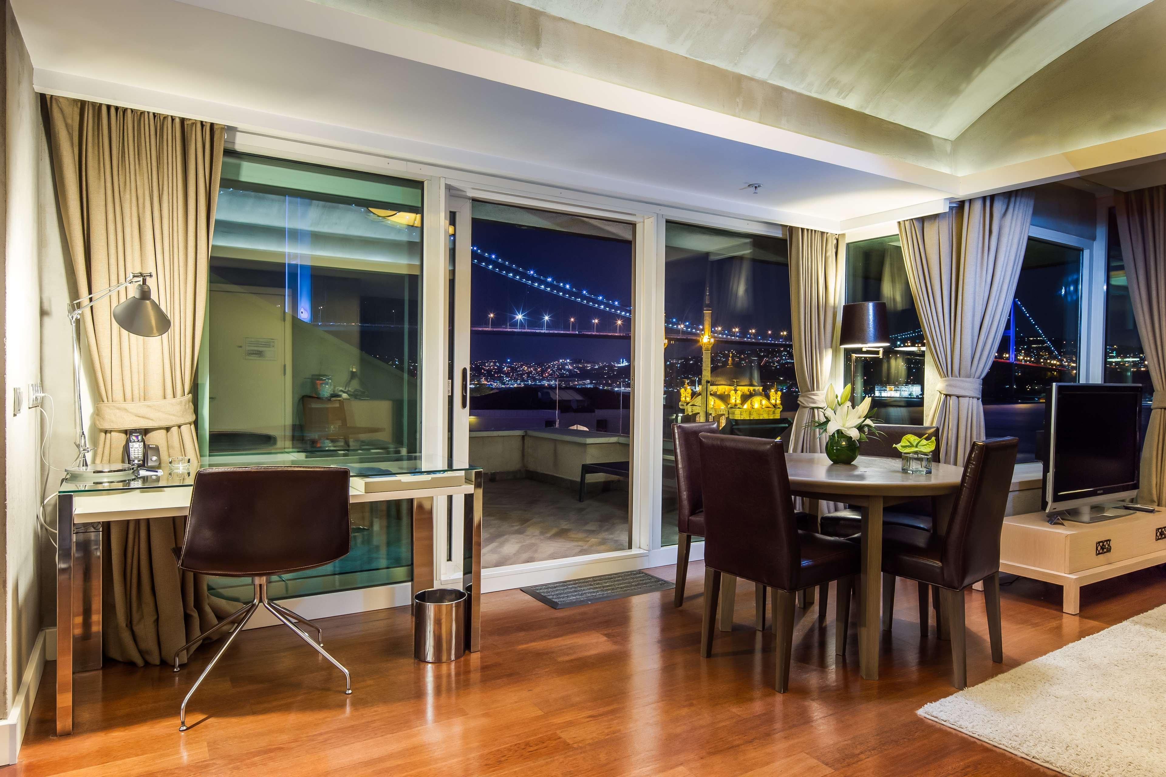 Radisson Blu Bosphorus Hotel Istambul Exterior foto Interior of a suite at the Mandarin Oriental, New York