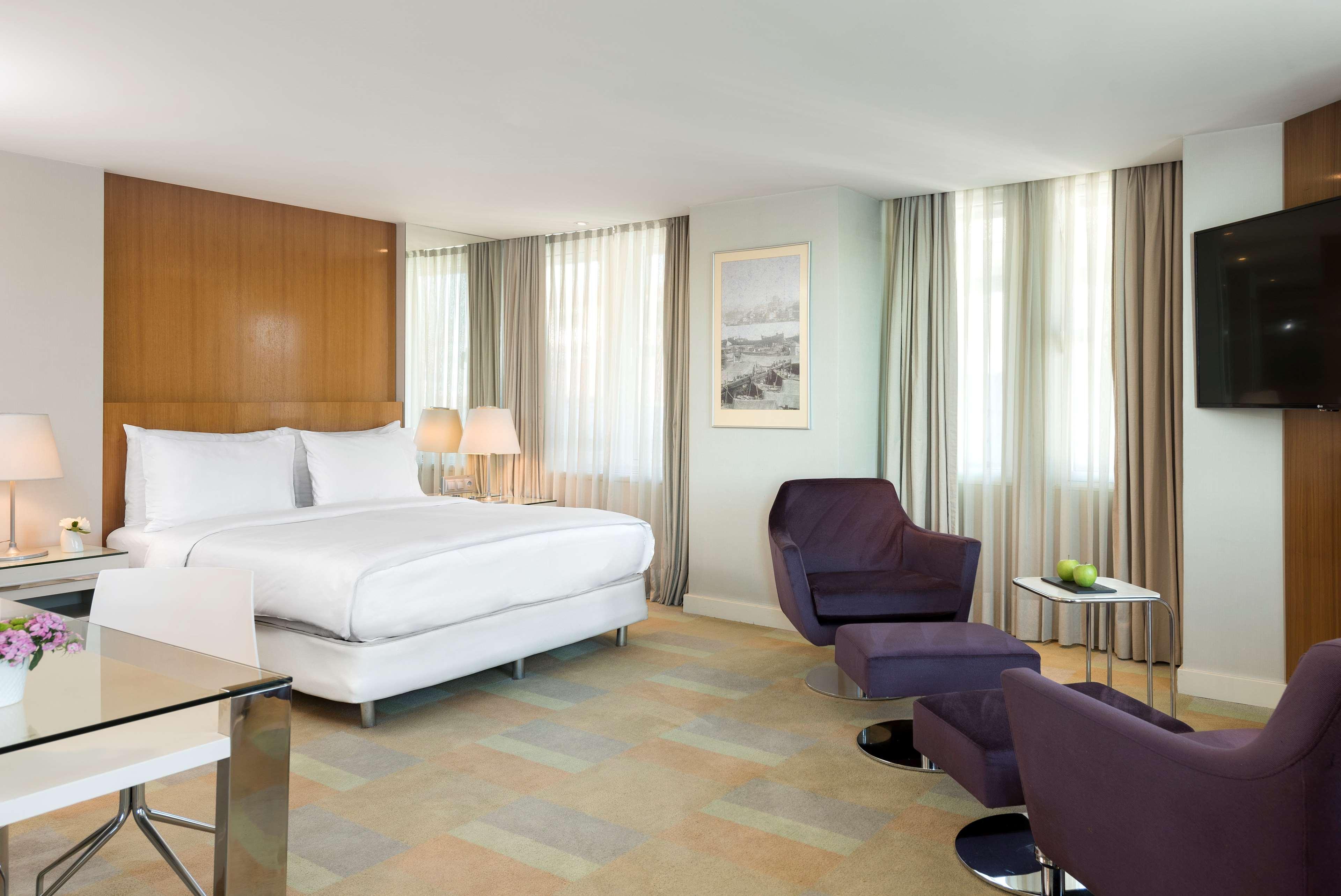Radisson Blu Bosphorus Hotel Istambul Exterior foto A suite at the Hotel Brussels