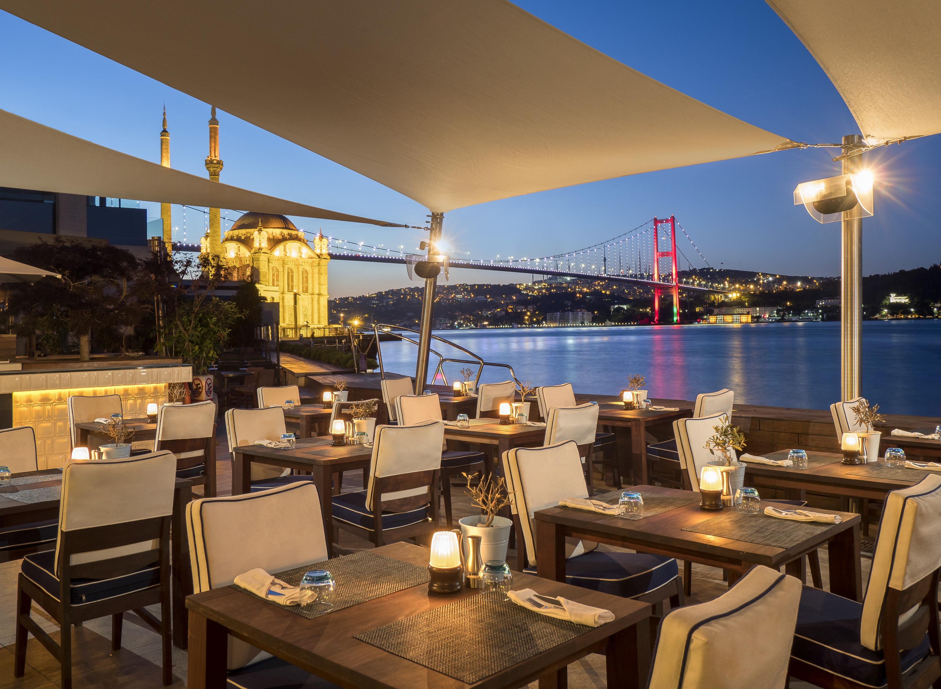 Radisson Blu Bosphorus Hotel Istambul Exterior foto Terrace at the Four Seasons Hotel Istanbul