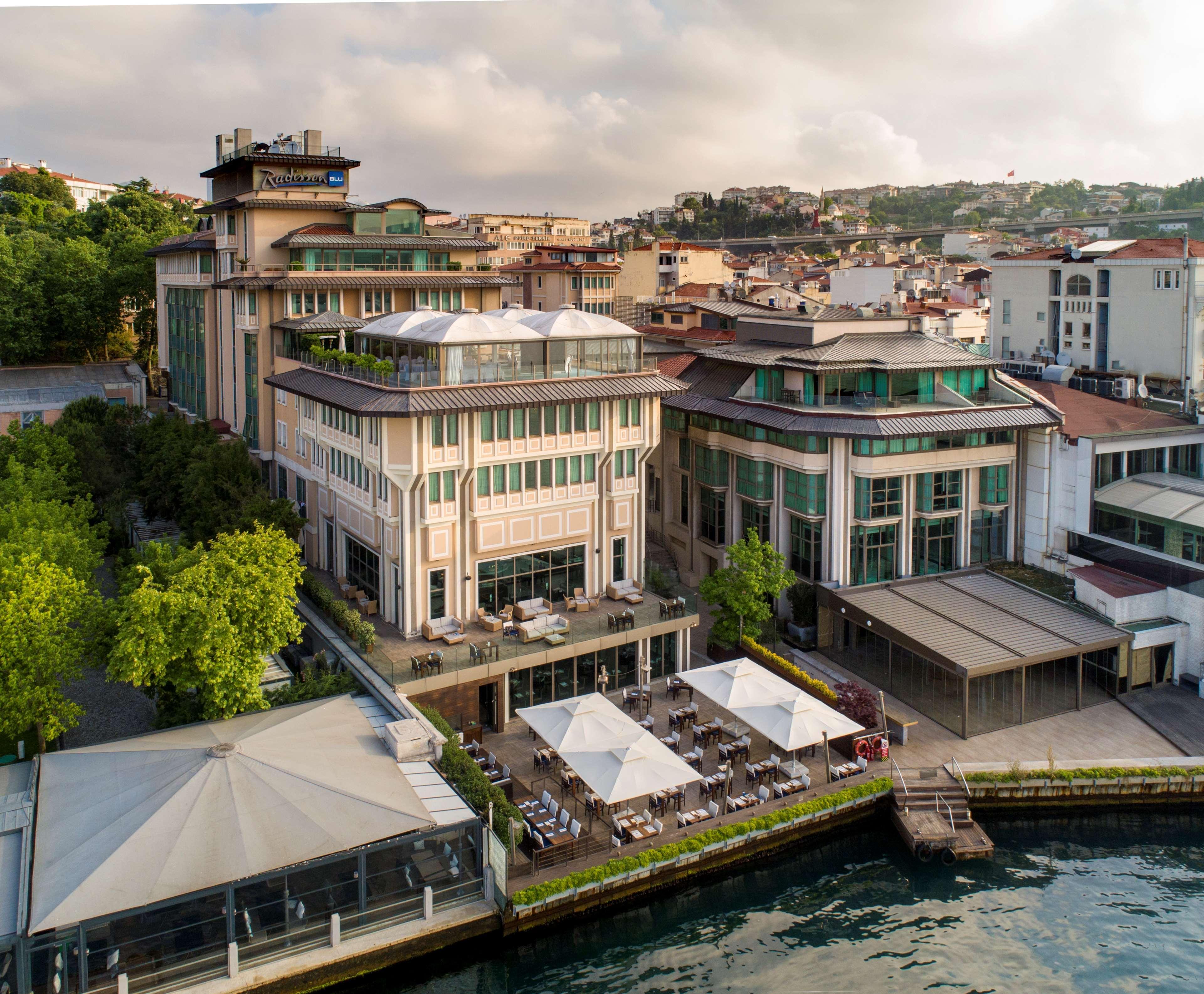 Radisson Blu Bosphorus Hotel Istambul Exterior foto The Four Seasons Hotel Istanbul