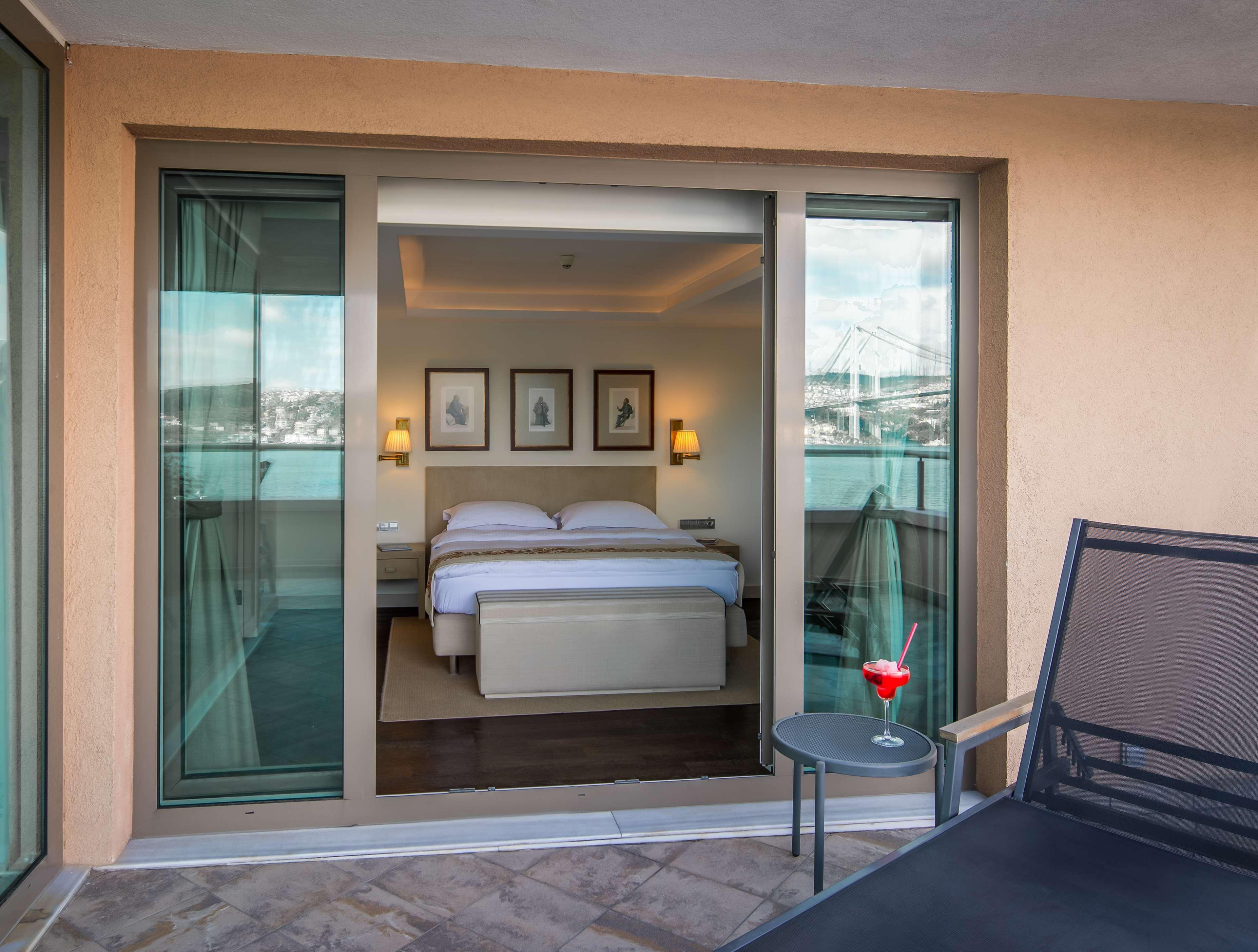 Radisson Blu Bosphorus Hotel Istambul Exterior foto A room at the hotel