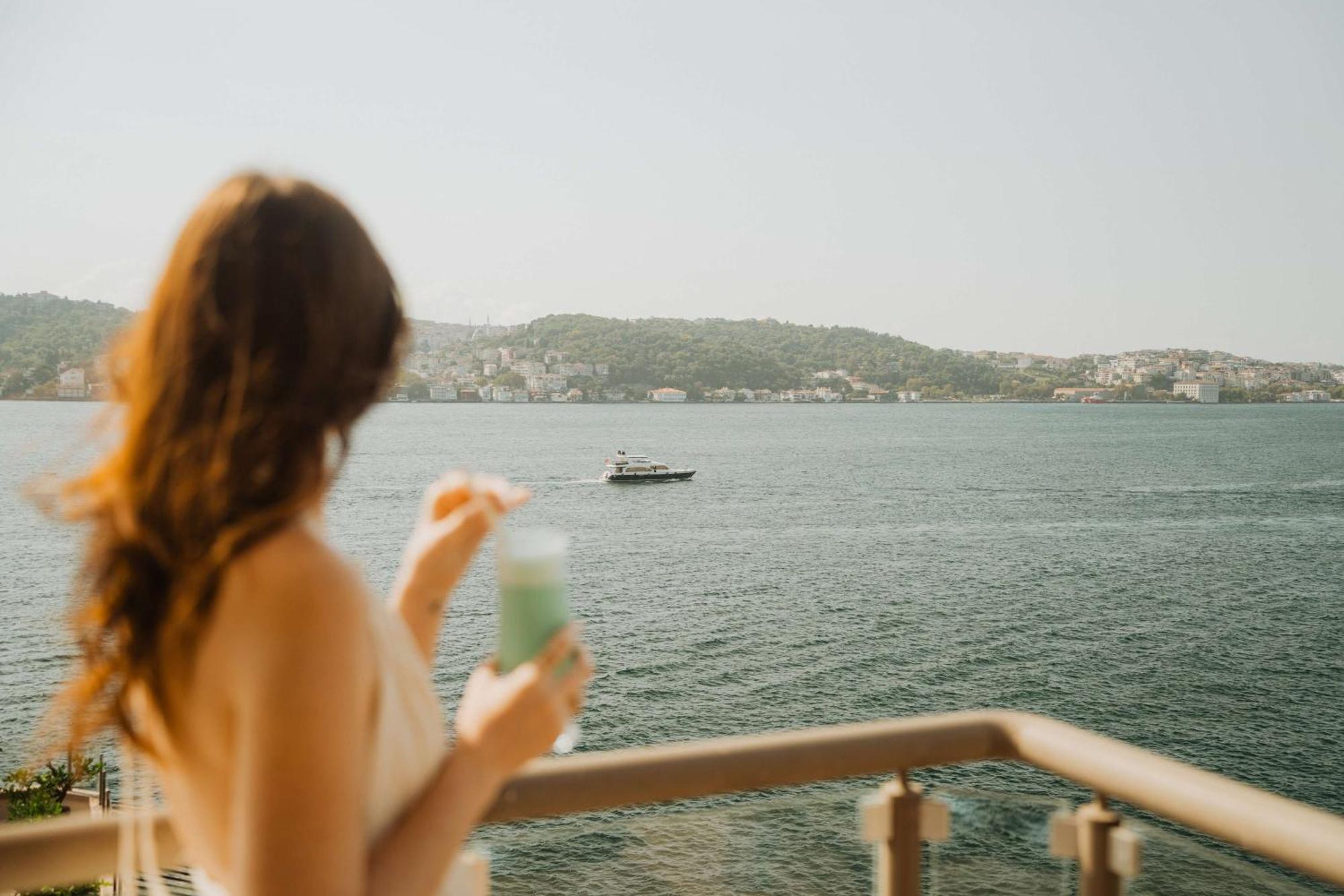 Radisson Blu Bosphorus Hotel Istambul Exterior foto View of the Gulf of Pag from the town of Pag